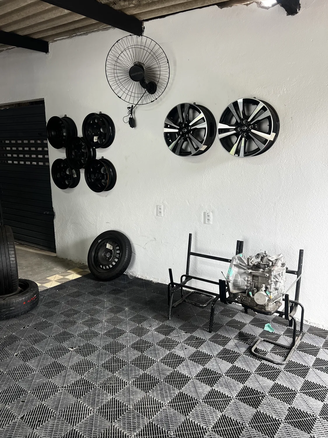 Peças e rodas na loja da Recife Automotiva